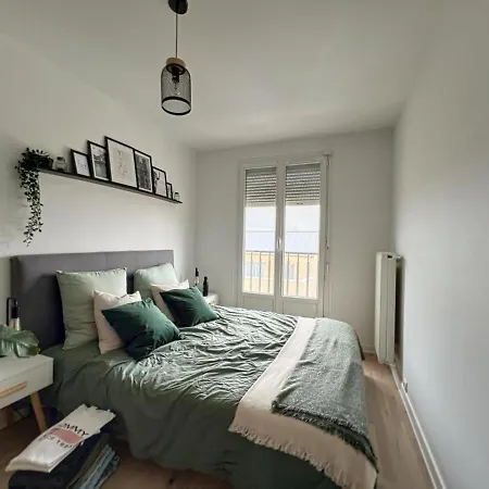 Centre - Calme Et Tram Apartment