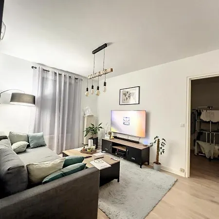 Centre - Calme Et Tram Apartment *